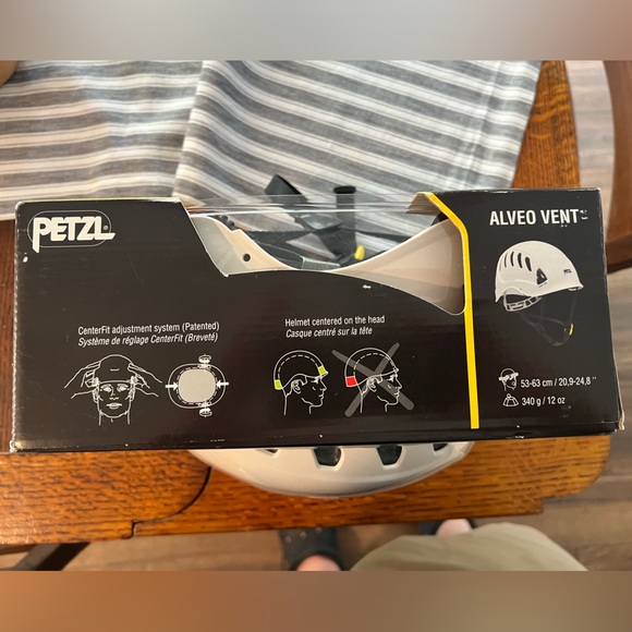 COPY - Alveo vent climbing helmet by petzl. white - Picture 2 of 5